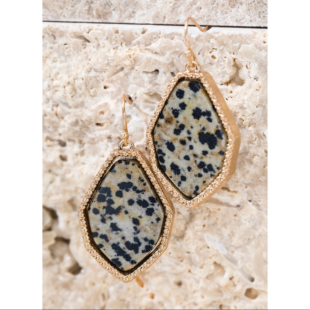 🌹NEW - TANUJA Earrings - Picture 2 of 2